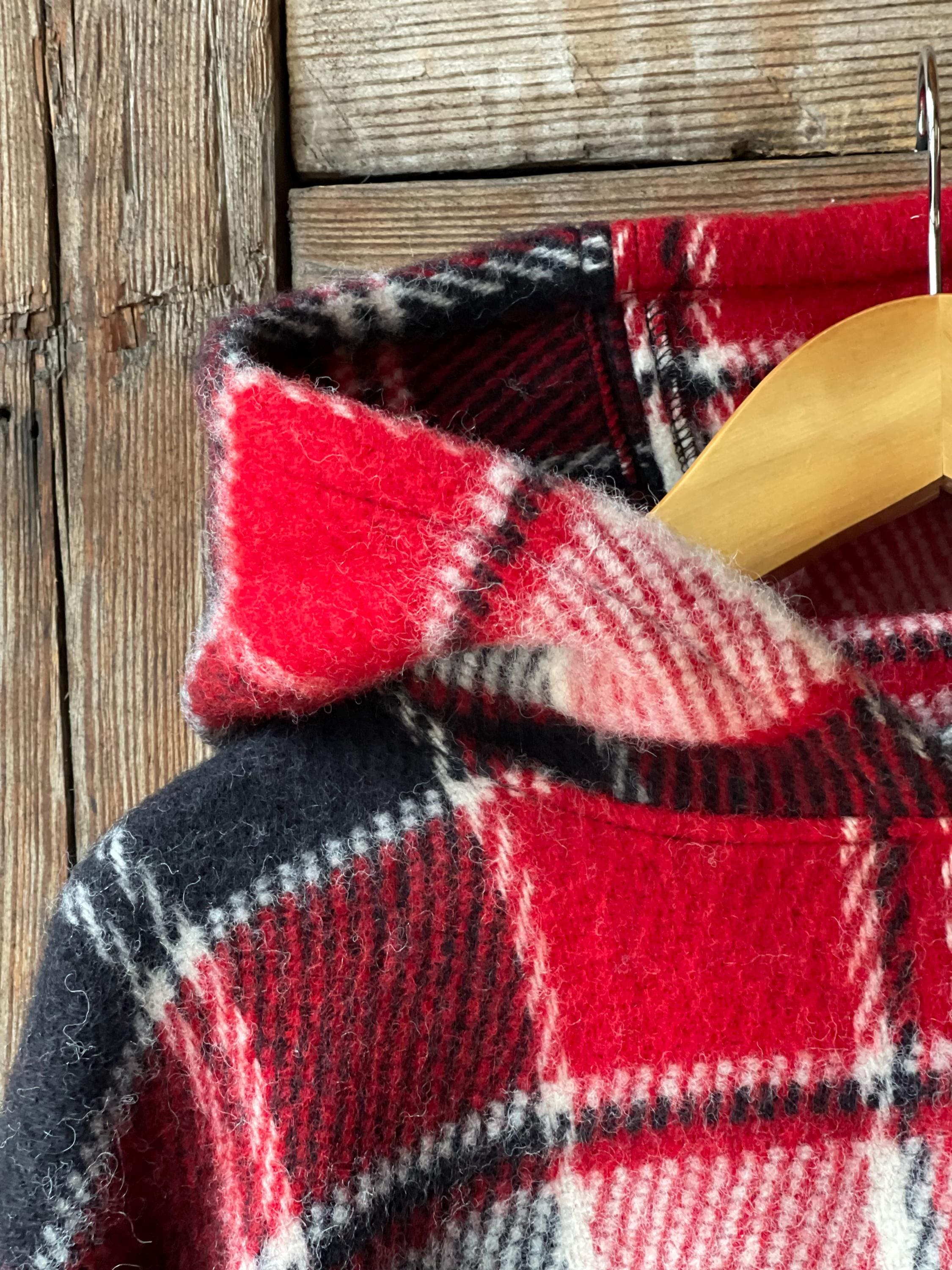 チェック柄のフード付きレッドウールポンチョ、暖かいチェック柄の