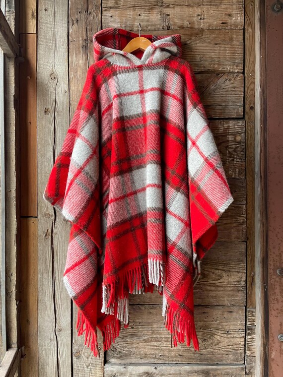 チェック柄のフード付きレッドウールポンチョ、暖かいチェック柄の