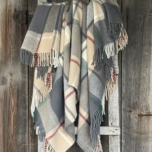 Grey wool throw blanket checked Grey/beige large classic check wool throw blanket with fringes Warm and breathable throw 55&#39;&#39;X81&#39;&#39;/140X205cm