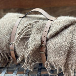 Beigefarbene Alpaka Wolldecke mit Lederband Beige Baby Alpaka/Mohair/Lammwolle Überwurf Decke 140 x 205 cm Geschenkset