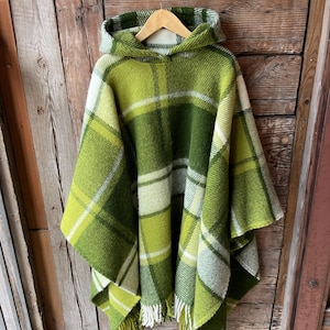 Green wool blanket poncho with hood Green/white checked hooded poncho with fringes Long wool man poncho Lambswool blanket woman poncho