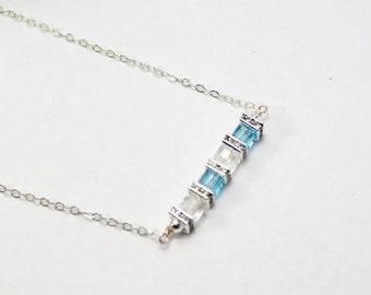 Quatre bijoux de pierres de naissance pour 4 meilleurs amis. Bracelet minimaliste de pierre de naissance.tiny collier de pierre de naissance.custom cadeau de pierre de naissance. cadeau de mère maman