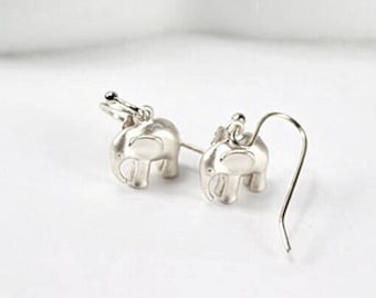 Boucles d'oreilles éléphant, boucles d'oreilles éléphant en argent, boucles d'oreilles éléphant en or, bijoux de mariage, boucles d'oreilles pendantes, cadeau pour elle. Boucles d'oreilles éléphant