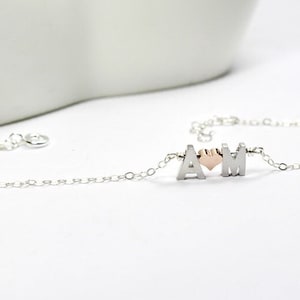 Pulsera personalizada de dos letras, letras de plata dorada. Pulsera Monogram.Par pulsera inicial, pulsera de carta personalizada, pulsera de corazón de rosa