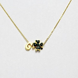 Pulseira de trevo personalizada, colar de trevo verde, pulseira de letras personalizadas. Colar de trevo, pingente de trevo de esmalte da sorte, pulseira inicial