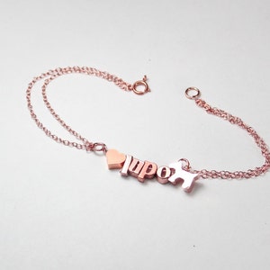 Pulsera de nombre, joyería de nombre de mascota, mascota personalizada, cadena doble, carta en el centro, pulsera de oro rosa, pulsera de perro personalizada, perro, monumento a la mascota