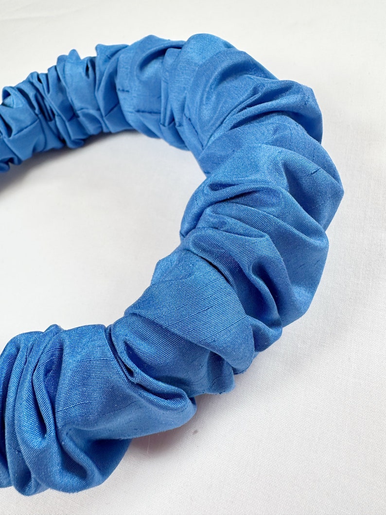 Ruffled headband in cobalt blue silk image 3