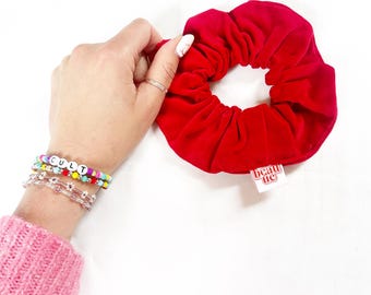 Roodfluwelen scrunchie