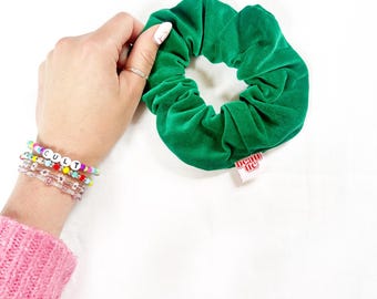 Smaragdgroene fluwelen scrunchie