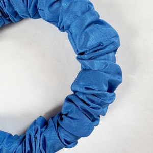 Ruffled headband in cobalt blue silk image 4