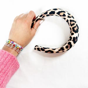 Padded headband in leopard print
