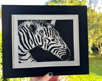 Zebra originele handgedrukte Linosnede print in 10 x 8" zwarte houder