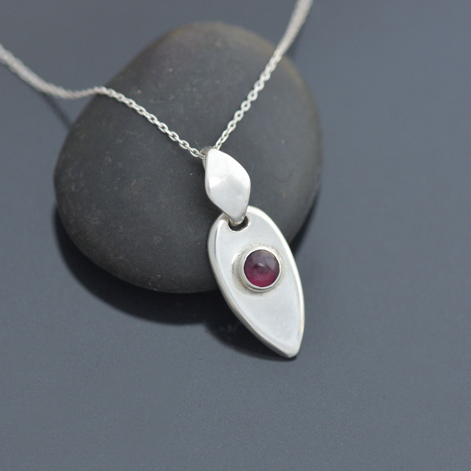 iana jewellery - Garnet pendant 
