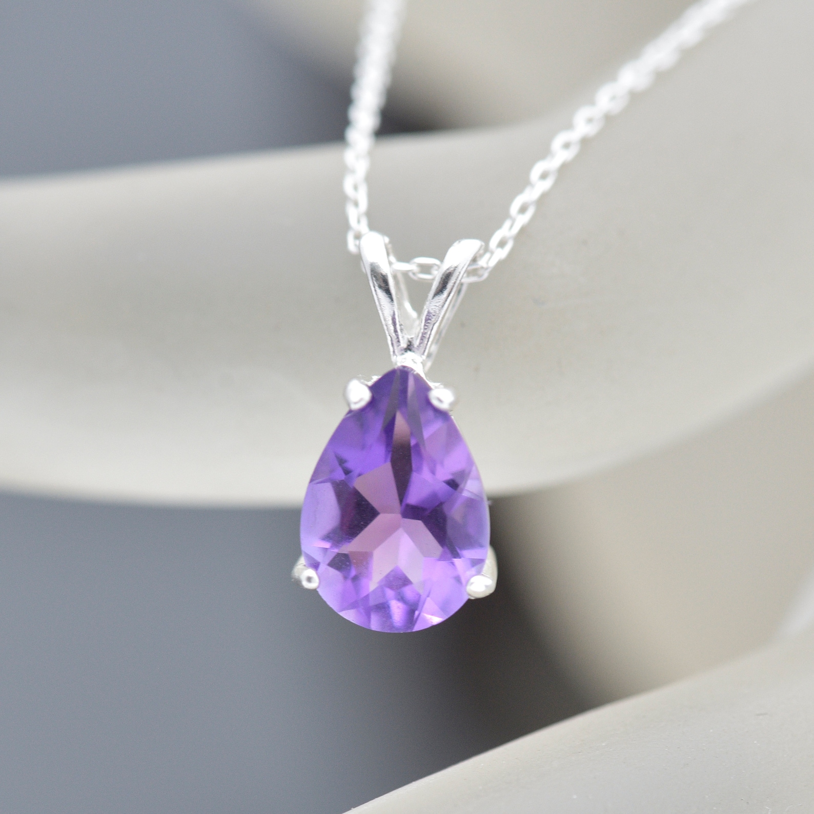 solitaire pendants - Amethyst pendant