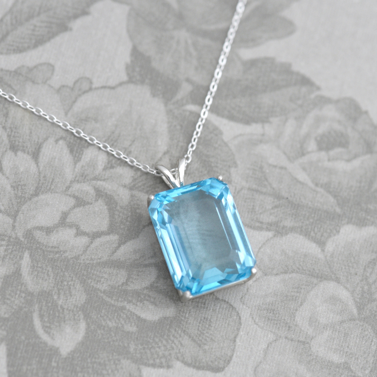 solitaire pendants - Topaz pendant