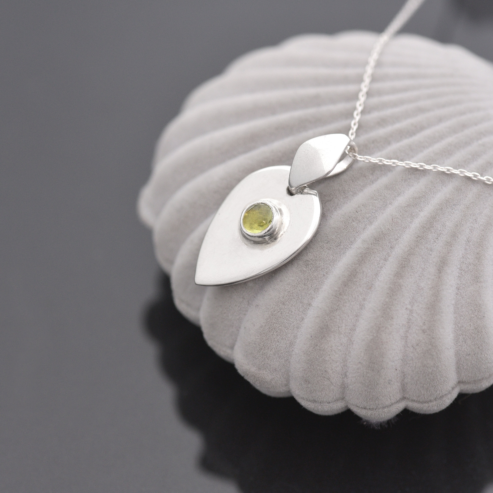 Ian Caird iana Jewellery round sterling Silver Peridot pendant