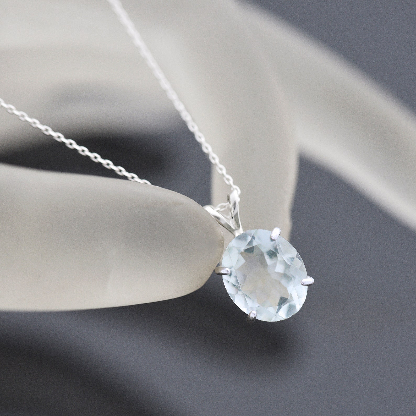 Solitaire necklace - Aquamarine Pendant