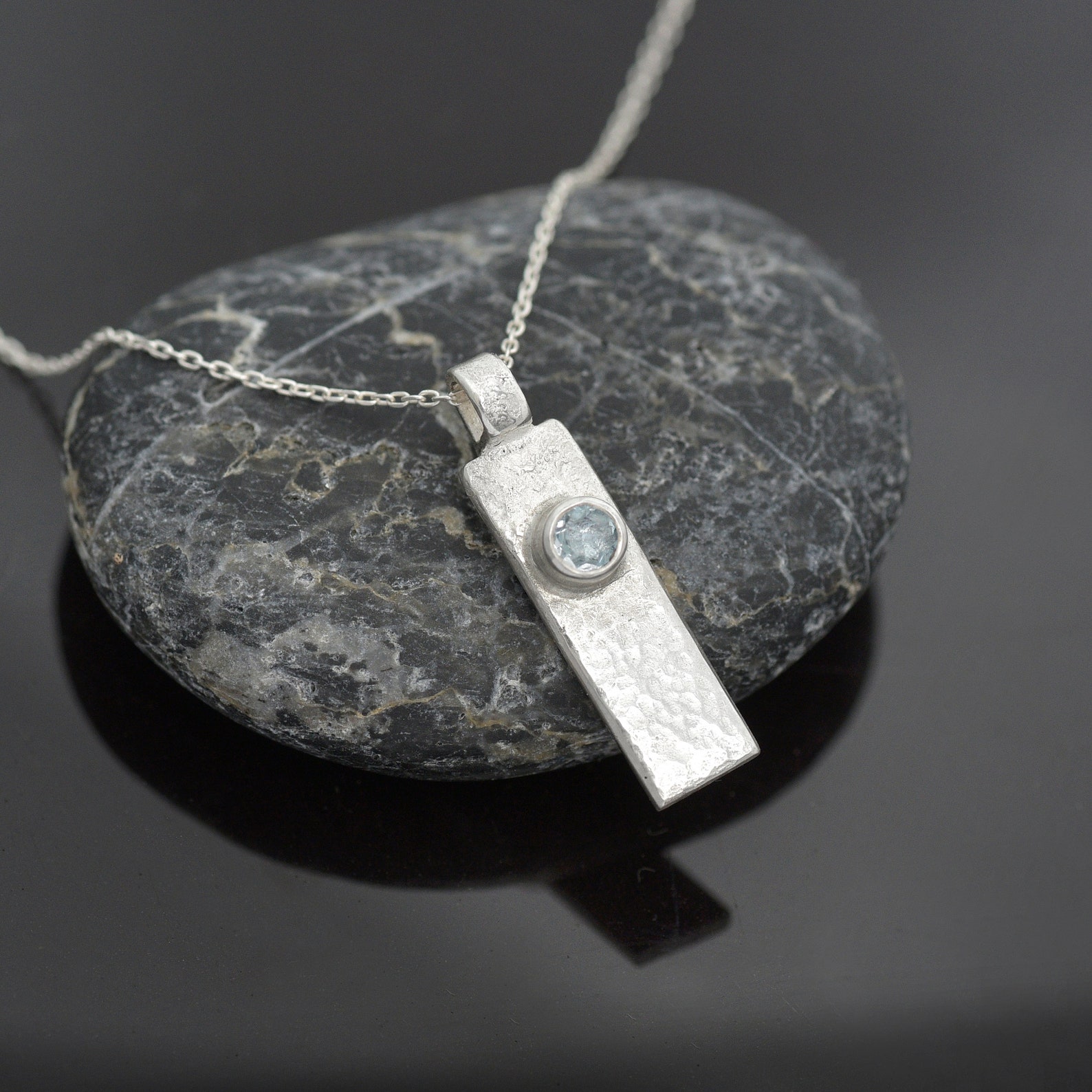 iana jewellery - gemstone pendants Aquamarine pendant 