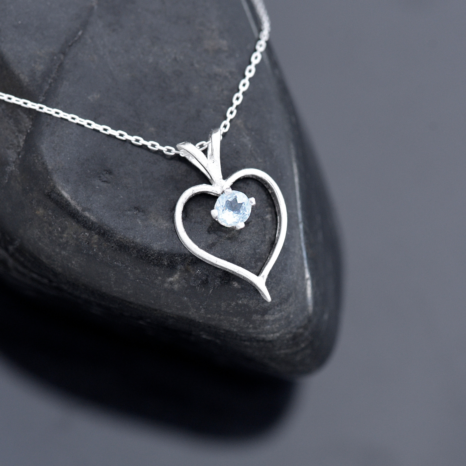 Solitaire necklace - Aquamarine Pendant