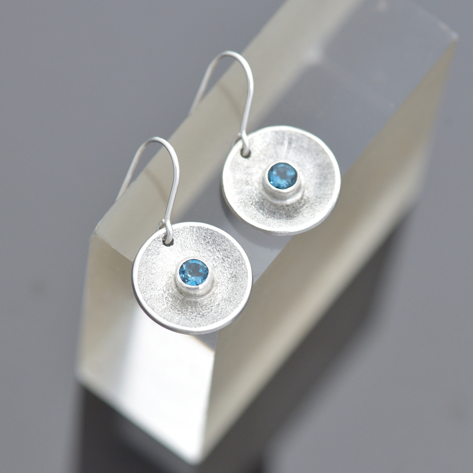 jewellery made by Ian Caird - iana Jewellery