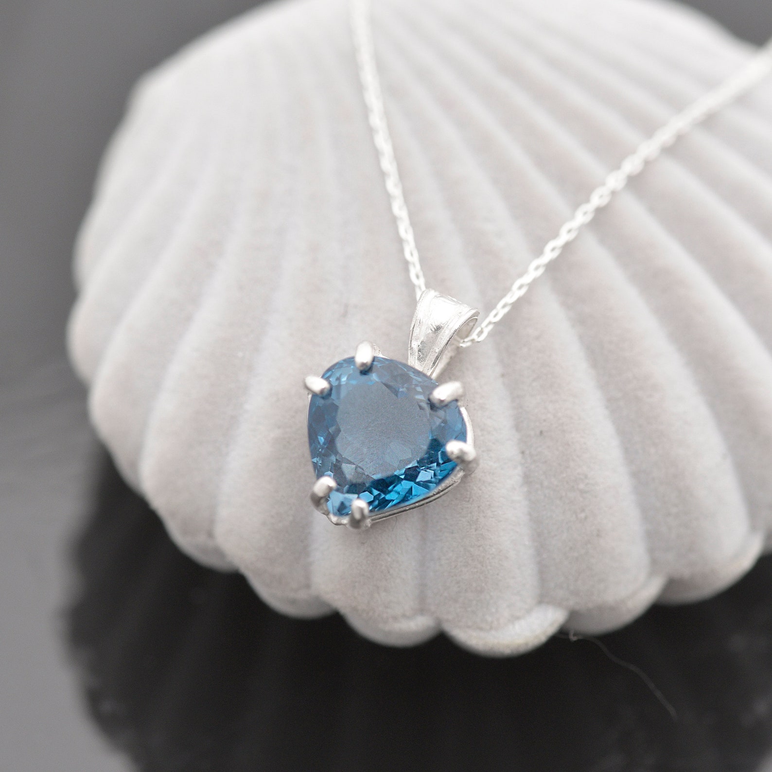 Solitaire necklace - Topaz Pendant