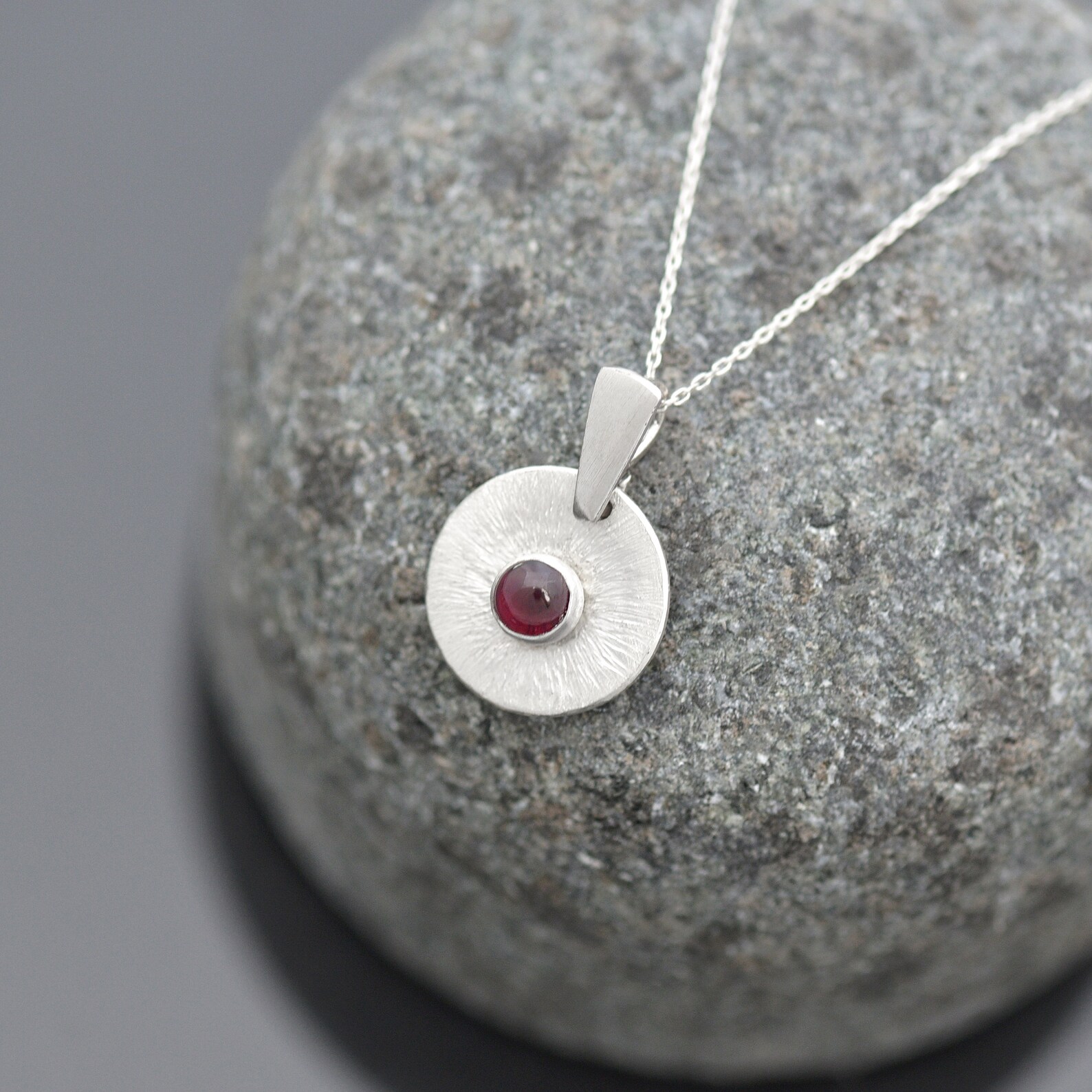 iana jewellery - Garnet pendant 