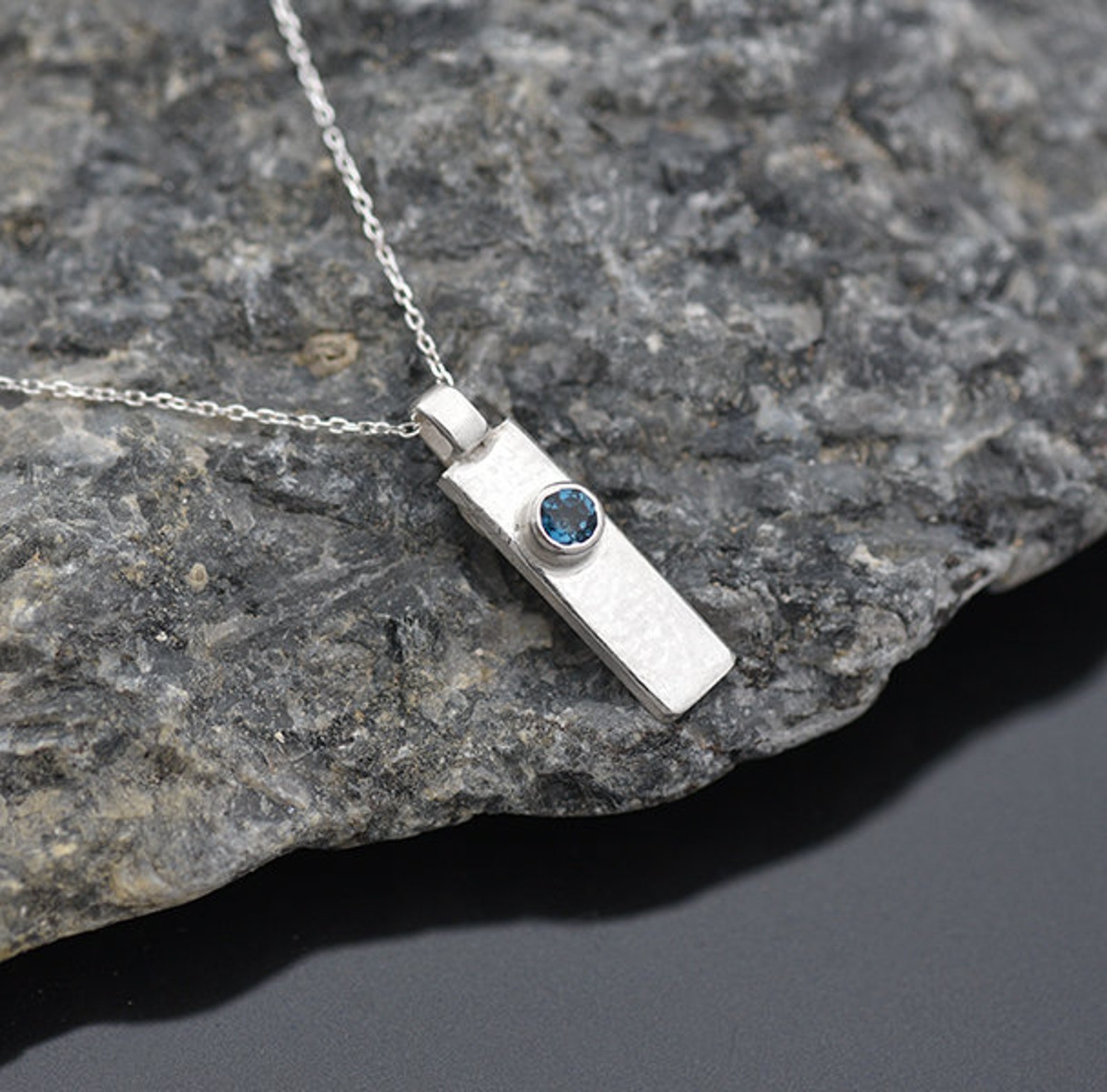 iana jewellery - Topaz pendant 