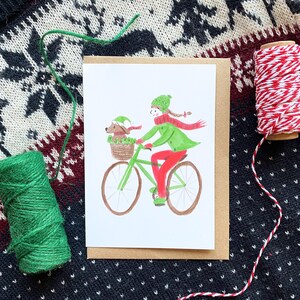Festlicher Radfahrer und Wursthund (105 x 148 mm) Weihnachtsillustration, Winter, Dackel, A6, Weihnachten, Schnee, Tinte, Hund, Fahrrad, Welpe, Korb