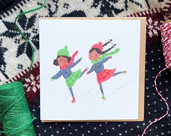 Ice Skater Friends Kerstkaart (148 mm x 148 mm) Meisjes, Kerstmis, Illustratie, Tekening, Schaatsen, Sneeuw, Kerstavond, Leeg, Vrienden, Meisjes