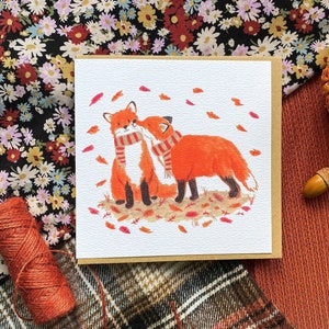 Küssende Füchse (148 mm x 148 mm) Grußkarte mit Fuchs Illustration, Kuss, Valentinstag, Herbst, Herbst, Paar, Liebe, Wald, Aquarell, Tinte, Orange