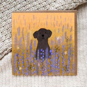 Schwarzer Labrador Grußkarte (148 x 148 mm) Hund, Labrador, Welpe, Hund, Bluebell Feld, Landschaft, rustikal, unbeschrieben, Blumen, niedlich, Bauernhof, Frühling