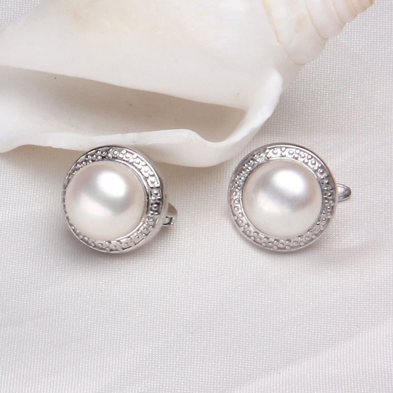 Items similar to 9.5-10.5mm white freshwater pearl stud earrings,bridal ...