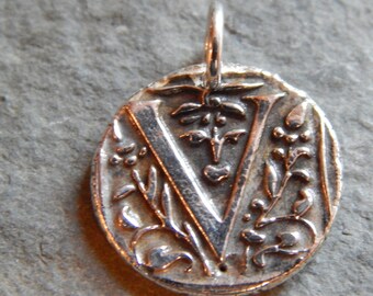 V Wax Seal Charm, letter, initial, alphabet, spell, word, children, kids, mom, mother, grandmother, bridesmaid, vintage, wax seal jewelry