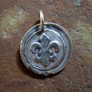 Fleur de lis Wax Seal Charm, symbol, France, French, lily flower, workers, prayers, social class, wax seal jewelry, fleur de lis necklace