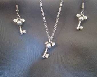 Juego de llaves y pendientes de Mickey Mouse