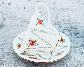 Ensemble tasse et soucoupe Royal Albert Minuet, service à thé pour la douche nuptiale