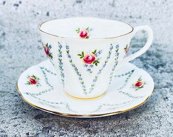 Ensemble tasse à thé et soucoupe Royal Albert Menuet