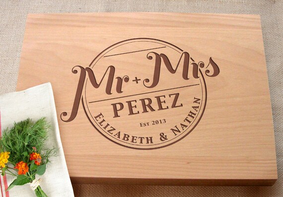 Wedding Anniversary Personalised Mr /& Mrs Est Love Birds Wooden Chopping Board