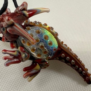 Lézard cornu - Collier à pendentif en verre