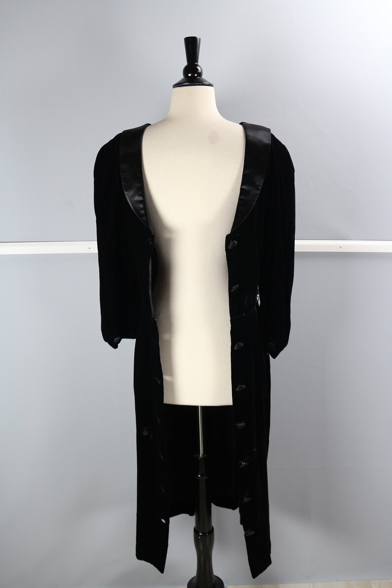 Vintage Satin Lined Scoop Neck Pinup Cocktail Dress with Puff Sleeves