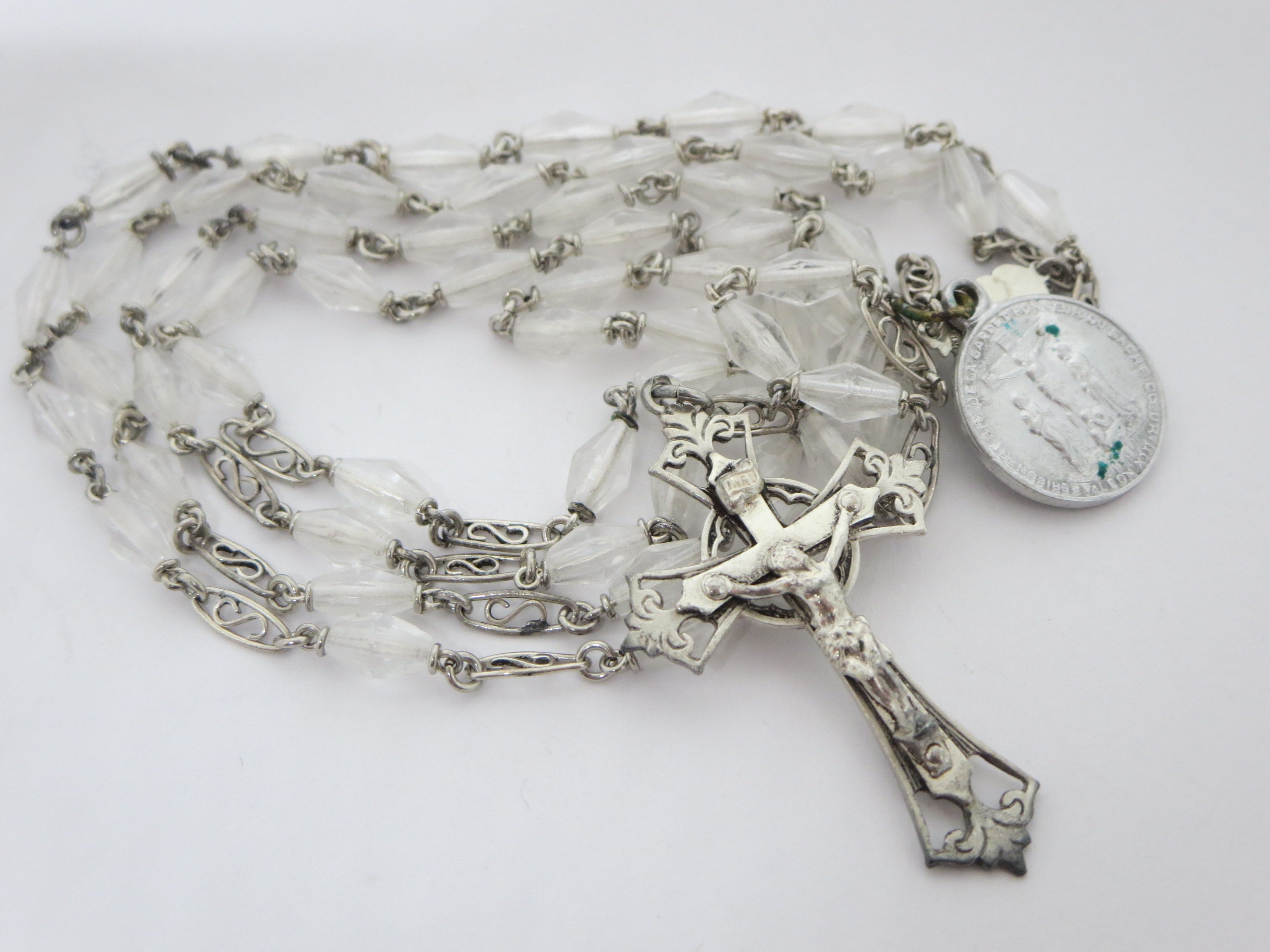 Breloque Religieuse Métal – Pendentif Doré, Occasion, Matière Cire D'abeille