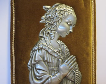 MARCO RELIGIOSO ~ Virgen María ~ Oración ~ Peltre cincelado ~ Marco de terciopelo champán ~ Decoración vintage ~ Espiritualidad religiosa ~ Decoración de pared para el hogar