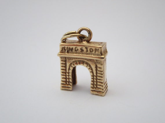 PENDENTIF MILITAIRE~ Bijoux Or 10k ~ Charm~ Mode Vintage~ Breloque~ Militaire~ Monument~ Bijoux Kingston Canada~ Souvenir~ Cadeau