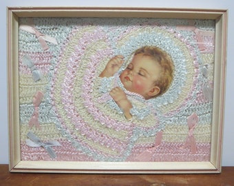 MARCO PARA BEBÉ ~ Decoración infantil ~ Habitación infantil ~ Decoración vintage ~ Collage de técnica mixta ~ Pieza de arte sobre el duelo ~ Decoración del hogar