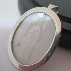 NACRED CHARM PENDANT~ Mother of pearl~ Religious jewelry~ Medaillion~ Our Lady Fatima~ Victorian~ Vintage fashion jewelry~ Gift