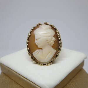 10K CORAL CAMEO RING~ 10K Gold~ Victorian Jewelry~ Revival~ Authentic Shell Cameo Ring~ Fashion jewelry~ Collectibles~ Lady ring~ Gift