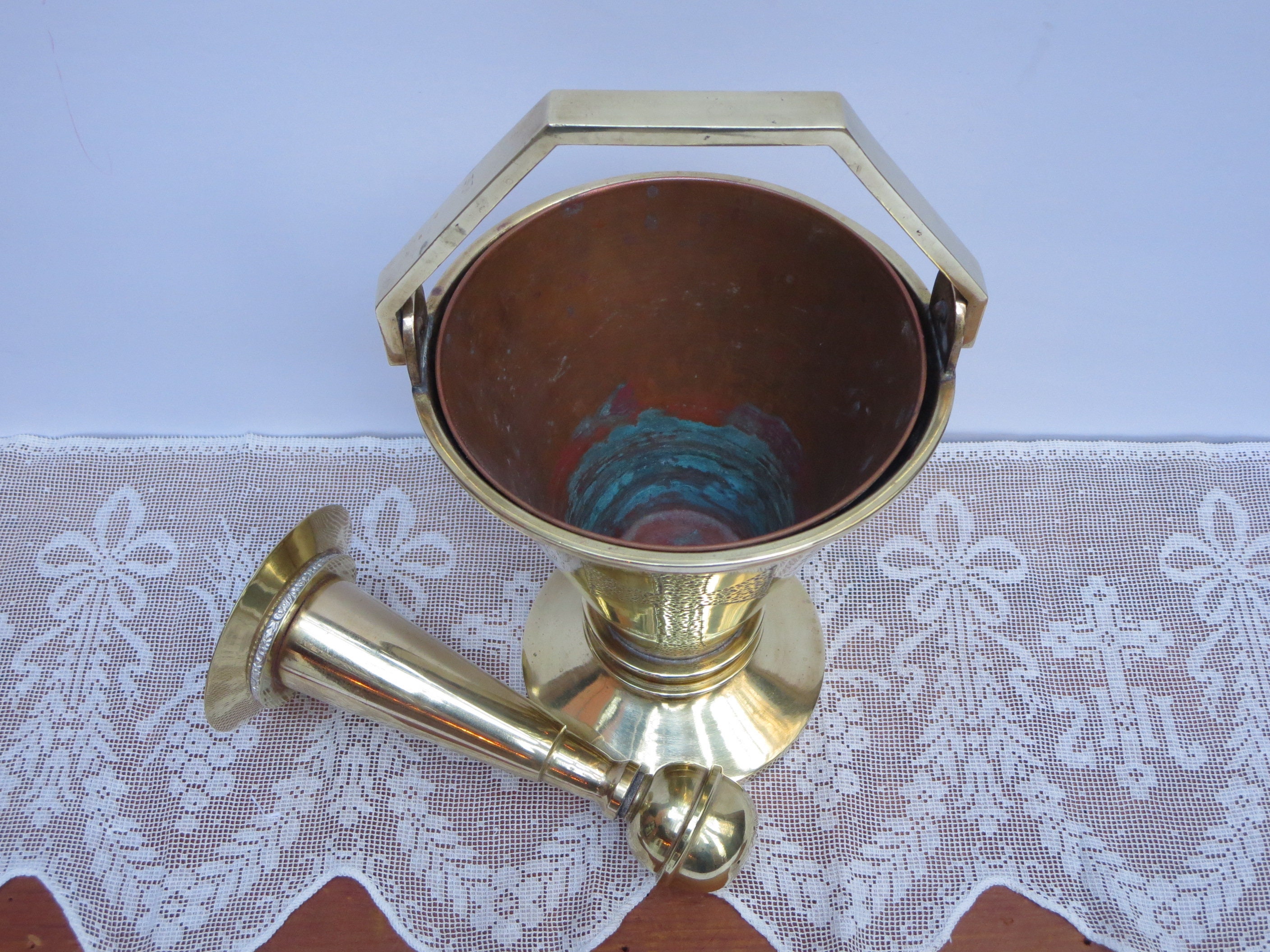L'eau bénite et son usage = boutique chrétienne - objets religieux