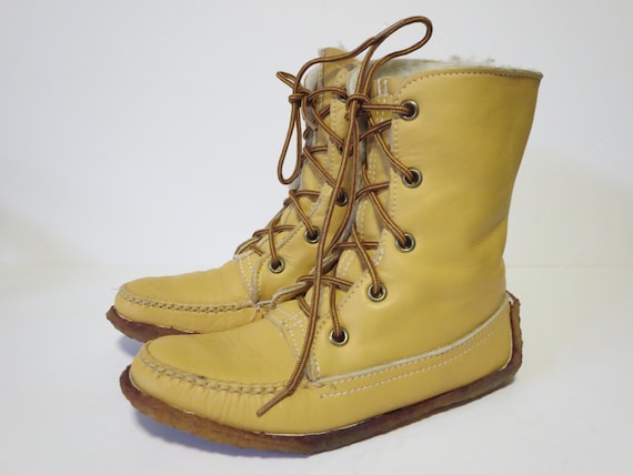 BOTTES MOCASSIN MUKLUKS~ Bottes de trappeur~ Bottes en cuir beige~ Bottes d'hiver lacées~ Mode vintage~ Unisexe~ Bottes Canadiennes