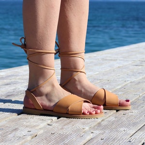 Sandales faites à la main avec cordon de cuir, sandales grecques pour femmes, chaussures d’été pour dames, sandales minimalistes, sandales en cordon