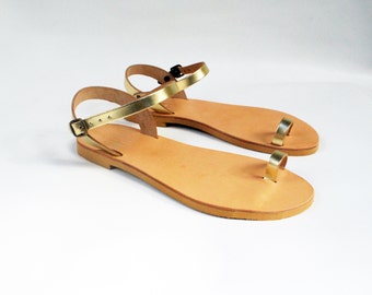 Stylish toe ring sandals in gold, women summer sandals, casual leather flats, gold sandals